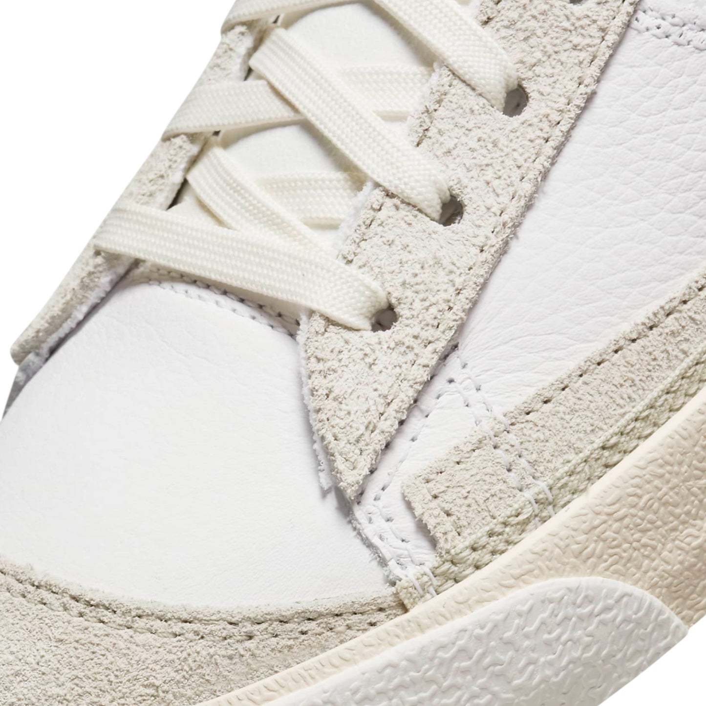 Mens Nike Blazer Mid 77 Pro Club Remastered Shoes White/Black