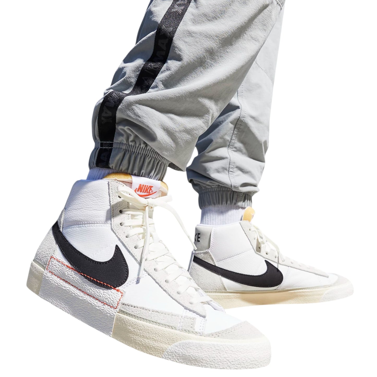 Mens Nike Blazer Mid 77 Pro Club Remastered Shoes White/Black