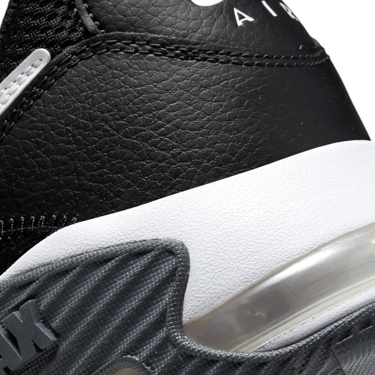 Womens Nike Air Max Excee Shoes Black/ White