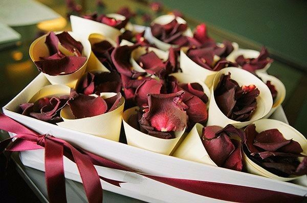 100 Wedding Petals Rose Petal Confetti Table Party Bride Red White Decorations