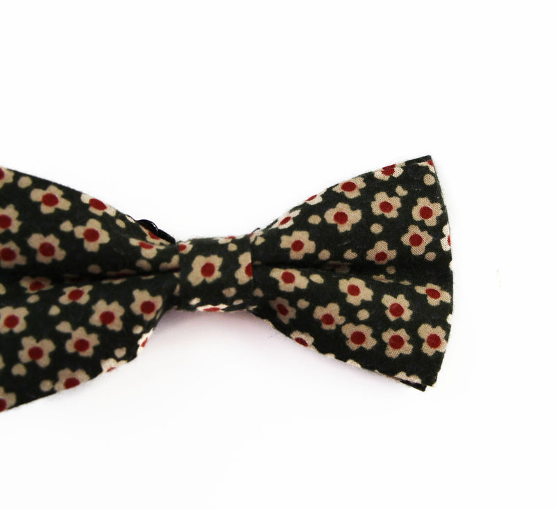 Mens Green With Cream & Red Flowers Cotton Bow Tie & Pocket Square Set - Zasel Home of Big Brands